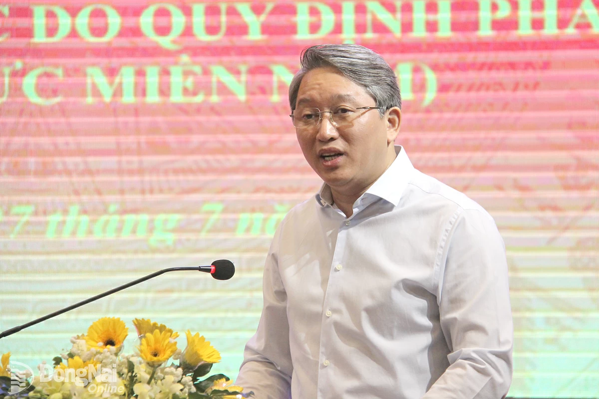 Đồng chí Nguyễn Hải Ninh, Ủy viên Trung ương Đảng, Bí thư Đảng ủy, Bộ trưởng Bộ Tư pháp phát biểu tại hội thảo. Ảnh: Trần Danh  