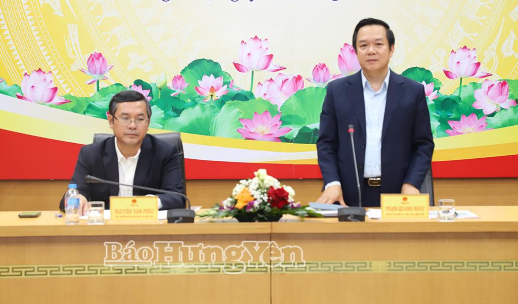 Đồng chí Chủ tịch UBND tỉnh Phạm Quang Ngọc phát biểu tại hội nghị.