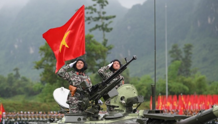 Khối xe pháo quân sự của lực lượng Quân đội nhân dân Việt Nam trong buổi tổng hợp luyện cho diễu binh, diễu hành kỷ niệm Cách mạng Tháng Tám thành công và Quốc khánh 2/9.