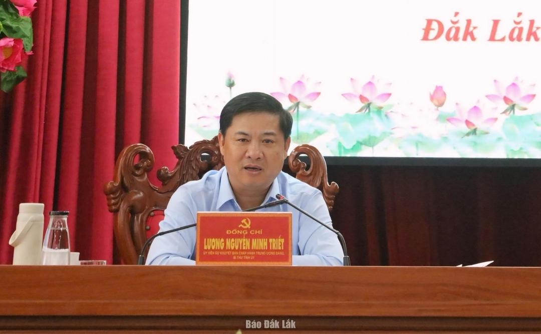 Ủy viên dự khuyết Trung ương Đảng, Bí thư Tỉnh ủy Lương Nguyễn Minh Triết chủ trì hội nghị.