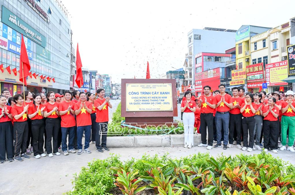 Đảng ủy, HĐND, UBND phường Mỹ Hào tổ chức gắn biển công trình chào mừng 80 năm Cách mạng Tháng Tám và Quốc khánh 2/9.