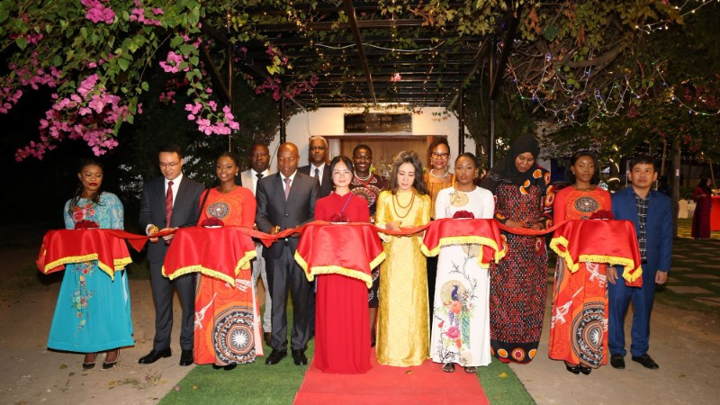 Lễ khánh thành Không gian Hồ Chí Minh được long trọng tổ chức vào ngày Quốc khánh Việt Nam 2/9 tại Dar es Salaam, Cộng hòa Thống nhất Tanzania.