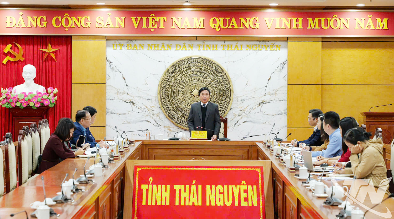 Đồng chí Phó Chủ tịch Thường trực UBND tỉnh Bùi Văn Lương chủ trì cuộc họp.