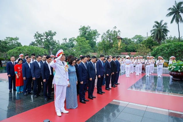 Đoàn đại biểu Văn phòng Chính phủ vào Lăng viếng Chủ tịch Hồ Chí Minh- Ảnh 4.