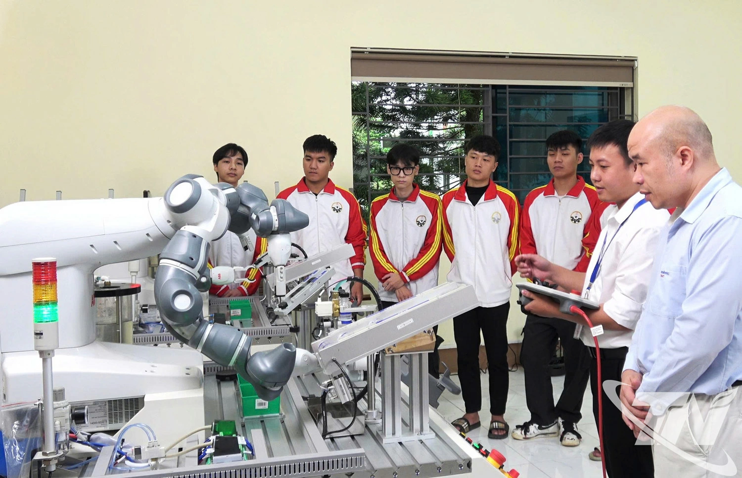 Giảng dạy gắn với thực hành tại Trường Đại học Kỹ thuật công nghiệp (Đại học Thái Nguyên) giúp sinh viên rèn kỹ năng, phát triển tư duy sáng tạo.