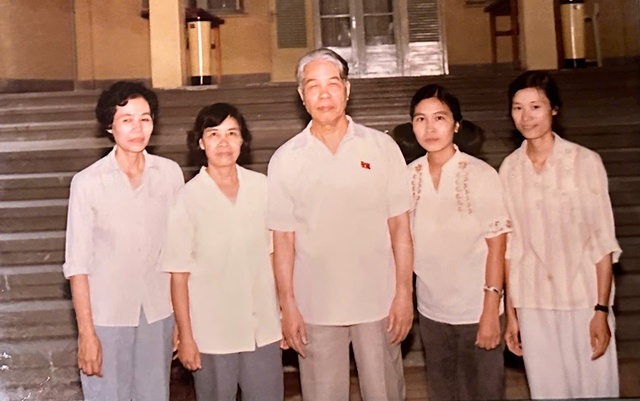 Tận tụy cống hiến cho sự nghiệp phát triển Văn phòng Chính phủ - Ảnh 2. Tận tụy cống hiến cho sự nghiệp phát triển Văn phòng Chính phủ - Ảnh 2.