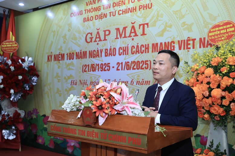 Phó Thủ tướng Thường trực Chính phủ thăm, chúc mừng Cổng TTĐT Chính phủ nhân kỷ niệm 100 năm Báo chí Cách mạng Việt Nam- Ảnh 6.