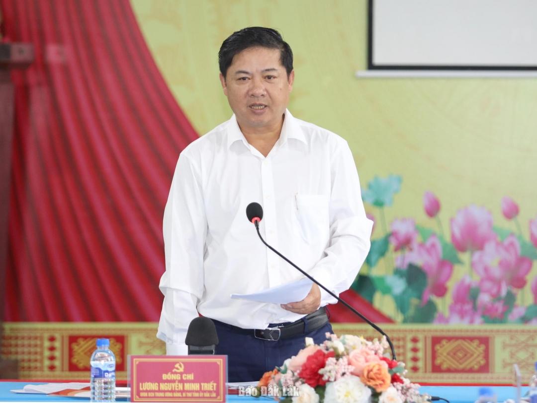 Ủy viên dự khuyết Trung ương Đảng, Bí thư Tỉnh ủy Lương Nguyễn Minh Triết phát biểu tại buổi làm việc với Ban Thường vụ Đảng ủy xã Ia Lốp.