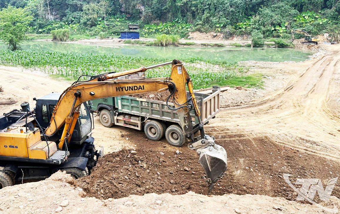 Tuyến đường kết nối xã Nghiên Loan với xã Phan Thanh (Cao Bằng) đang được đẩy nhanh tiến độ thi công.