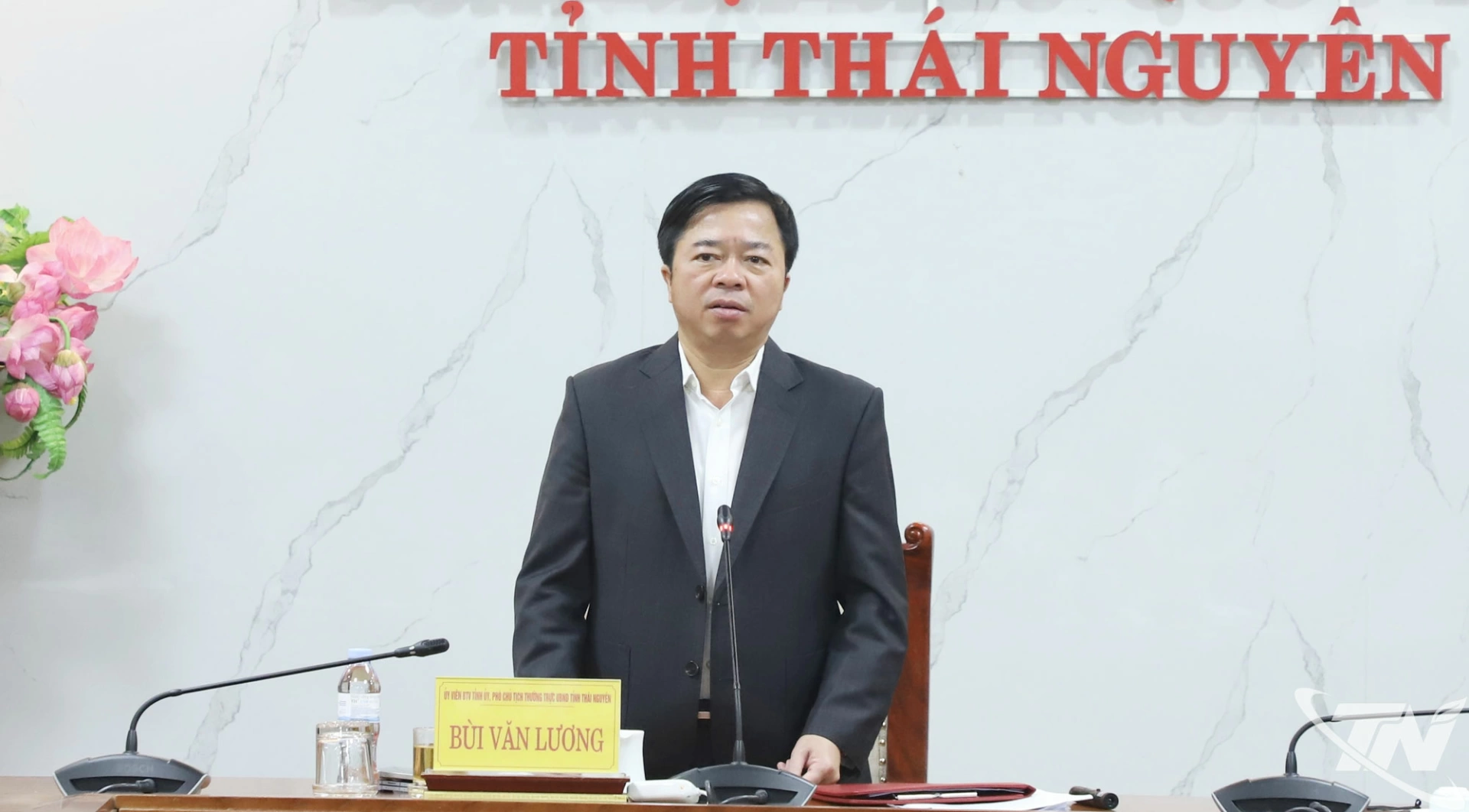 Đồng chí Bùi Văn Lương, Phó Chủ tịch Thường trực UBND tỉnh, kết luận cuộc họp.