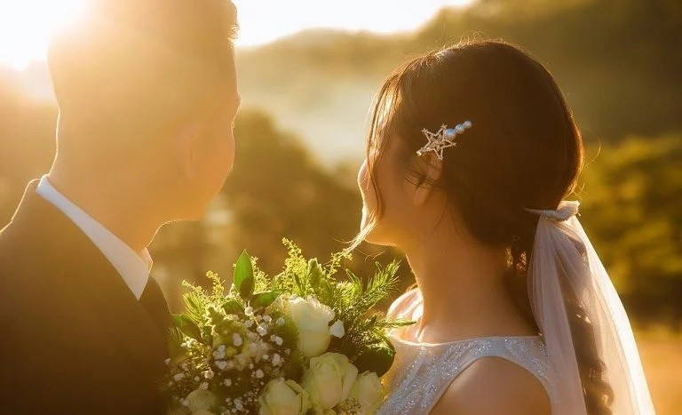 Theo thống kê mới nhất, tuổi kết hôn trung bình lần đầu của người Việt là bao nhiêu?