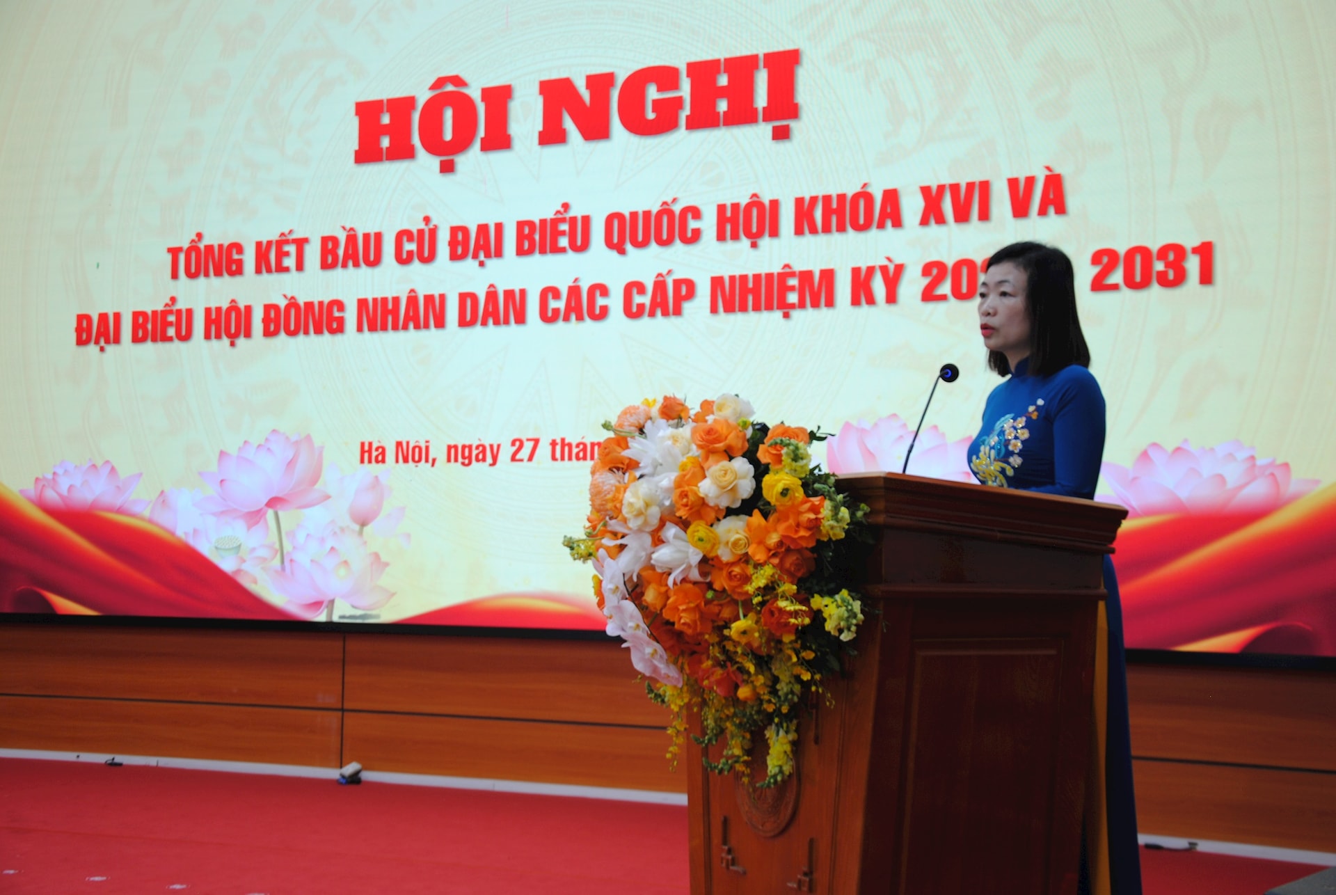 Phó Bí thư Thường trực Đảng ủy, Phó Chủ tịch Ủy ban Bầu cử phường Long Biên Nguyễn Thị Thu Hằng phát biểu tại hội nghị. Ảnh: Thế Dương