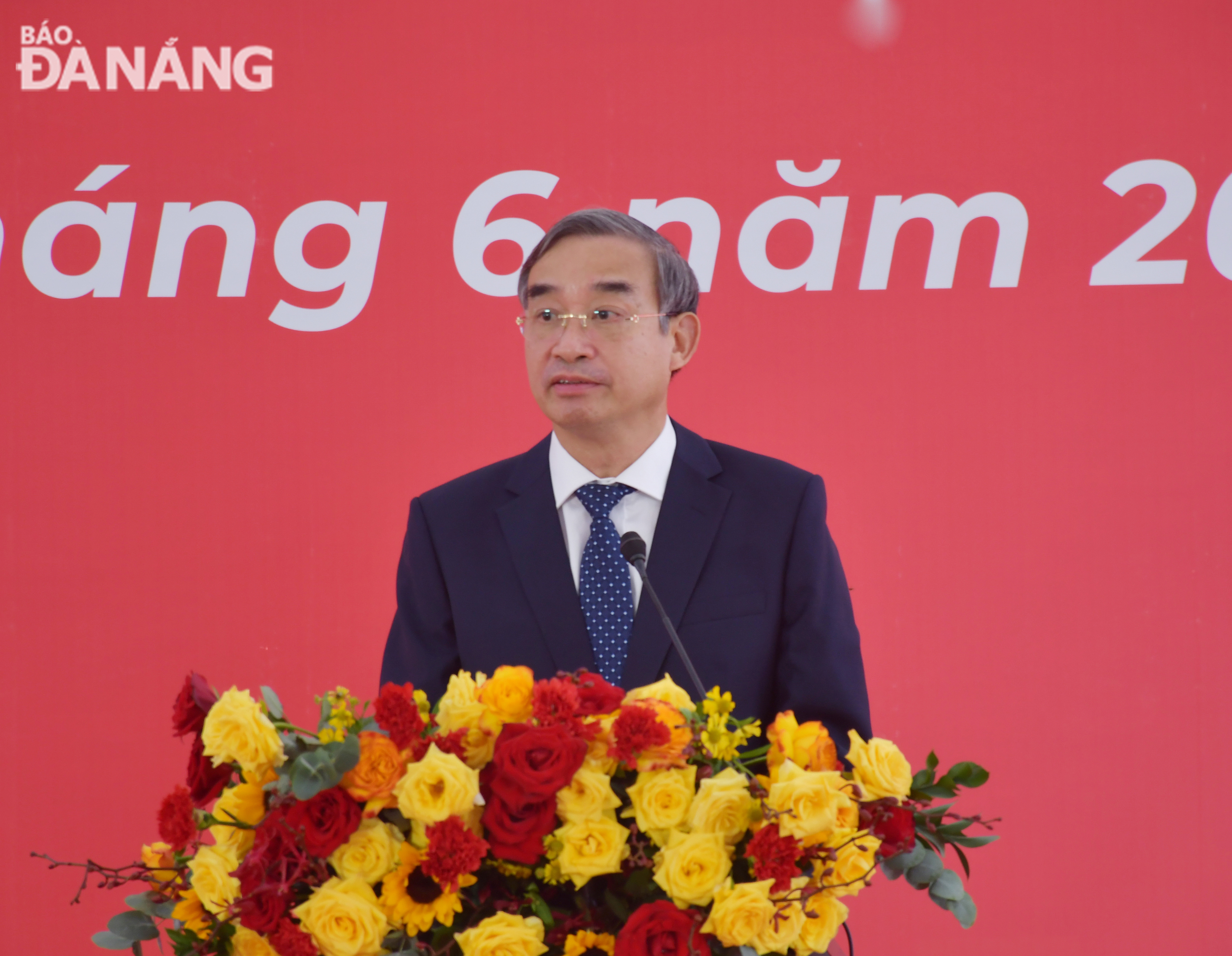 Chủ tịch UBND thành phố Lê Trung Chinh, phát biểu tại buổi lễ. Ảnh: THÀNH LÂN