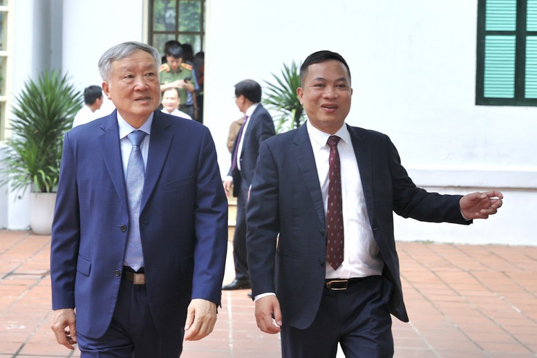 Phó Thủ tướng Thường trực Chính phủ thăm, chúc mừng Cổng TTĐT Chính phủ nhân kỷ niệm 100 năm Báo chí Cách mạng Việt Nam- Ảnh 5.