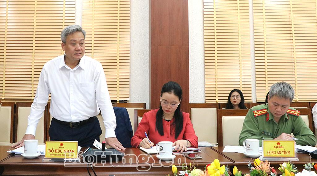 Lãnh đạo Sở Văn hoá, Thể thao và Du lịch phát biểu tại cuộc họp.