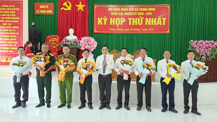 Kỳ họp thứ nhất HĐND xã Trung Hưng khóa XIII kiện toàn tổ chức bộ máy chính quyền