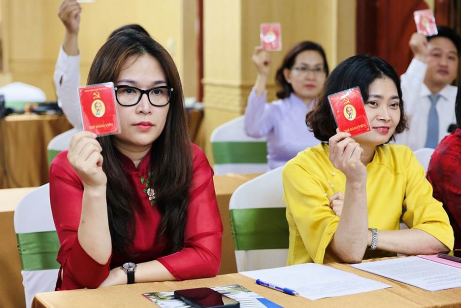 Chi bộ Trung tâm Hỗ trợ phụ nữ phát triển tổ chức thành công Đại hội nhiệm kỳ 2025 - 2030- Ảnh 3.