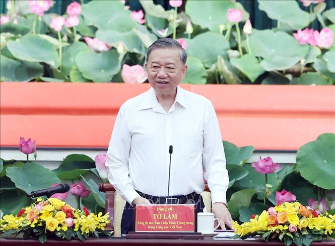 Sáng 18-6-2025, tại Thành phố Hồ Chí Minh, Tổng Bí thư Tô Lâm chủ trì buổi làm việc với Ban Thường vụ Thành ủy Thành phố Hồ Chí Minh, Tỉnh ủy Bà Rịa - Vũng Tàu và Tỉnh ủy Bình Dương về sắp xếp tổ chức bộ máy, công tác quốc phòng an ninh, thực hiện nhiệm vụ tăng trưởng kinh tế, an sinh xã hội. Ảnh: TTXVN