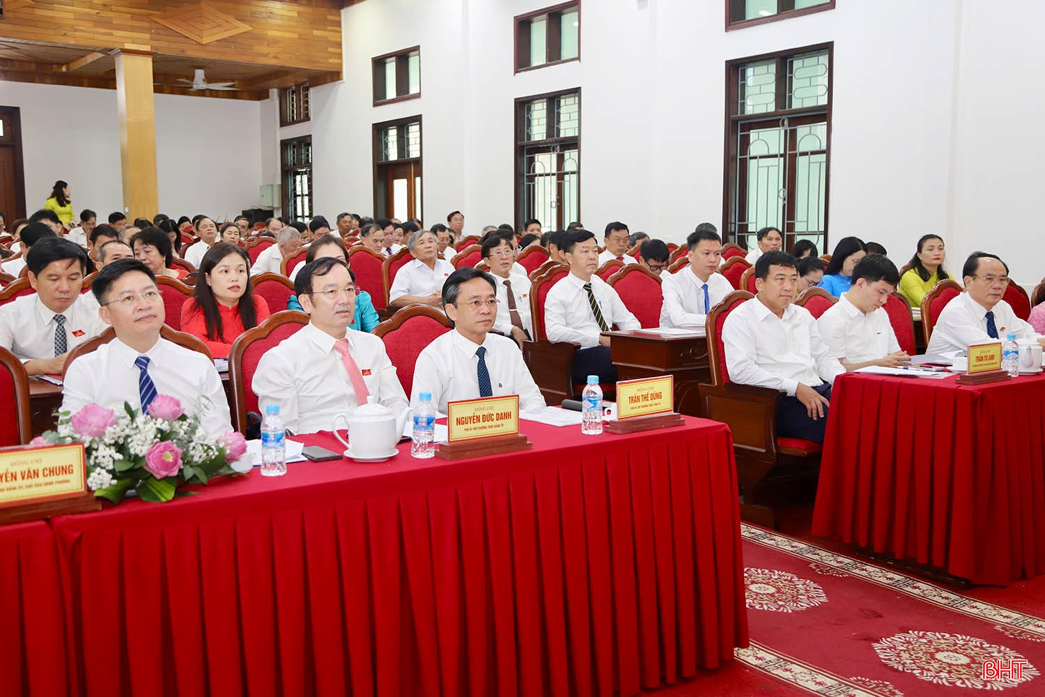 Lãnh đạo tỉnh và đại biểu tham dự Kỳ họp thứ nhất HĐND phường Thành Sen khóa I. bqbht_br_img-6619-copy.jpg