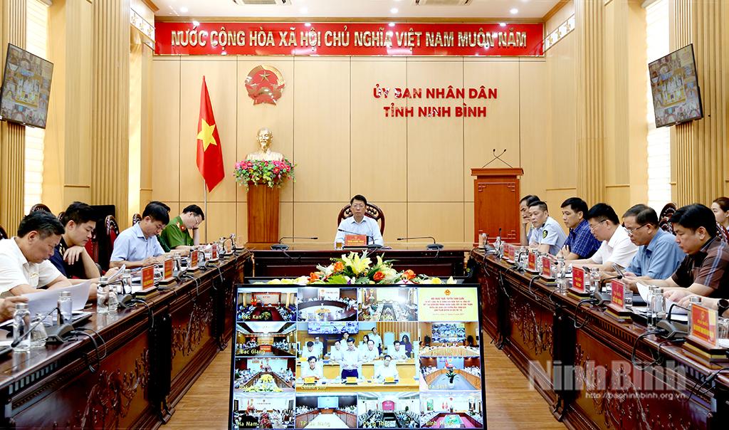 Các đại biểu dự hội nghị tại điểm cầu Ninh Bình.