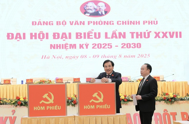 Ra mắt Ban Chấp hành Đảng bộ Văn phòng Chính phủ nhiệm kỳ 2025-2030- Ảnh 1. Ra mắt Ban Chấp hành Đảng bộ Văn phòng Chính phủ nhiệm kỳ 2025-2030- Ảnh 1.