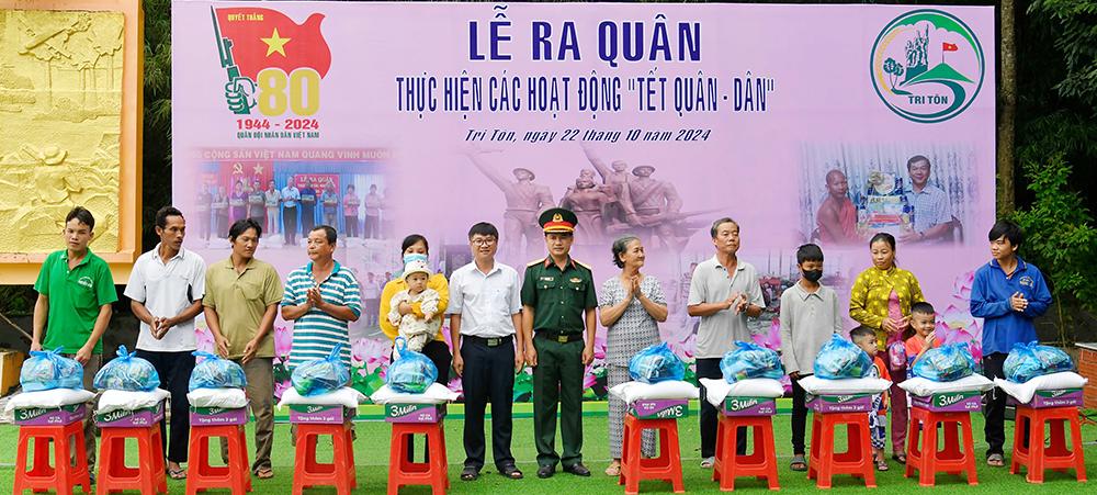 Nhiều nghĩa cử học tập Bác hướng về Nhân dân