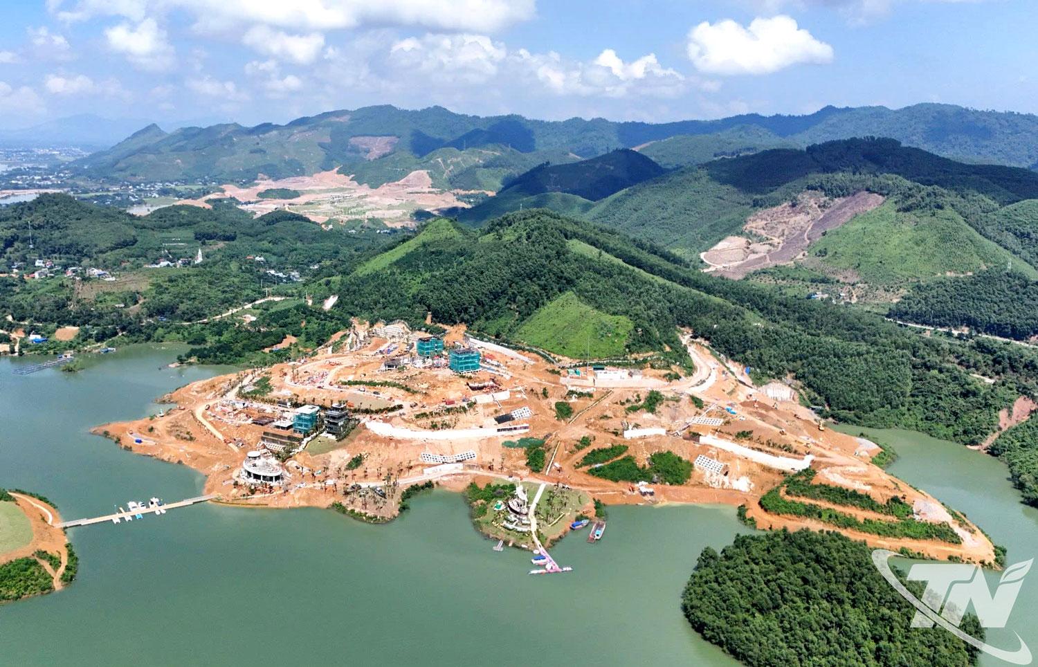 Dự án Flamingo Majestic Island Resort - Khu nghỉ dưỡng 6 sao quốc tế đầu tiên ở miền Bắc - được Tập đoàn Flamingo triển khai tại Khu du lịch hồ Núi Cốc, đánh dấu bước tiến quan trọng trong chiến lược phát triển hệ sinh thái nghỉ dưỡng cao cấp trên địa bàn tỉnh.