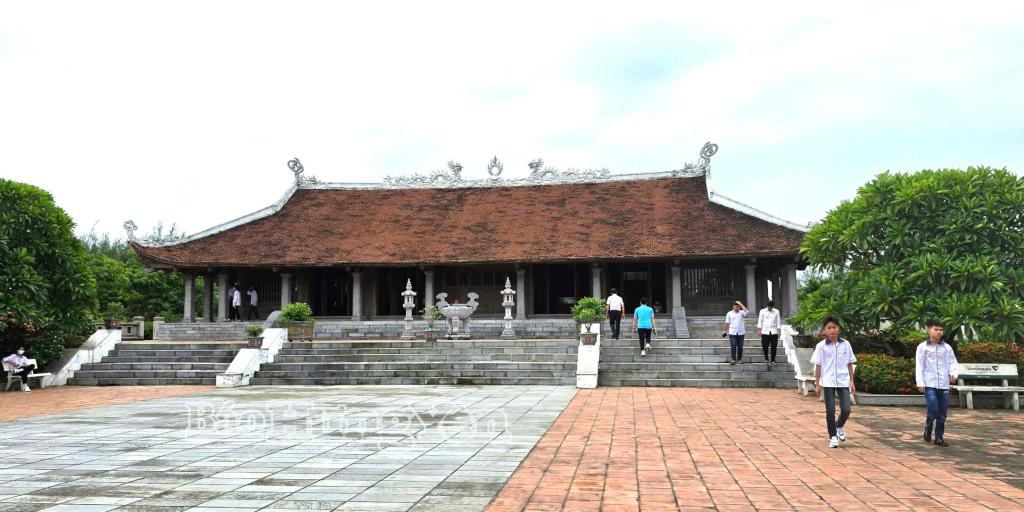 Đền thờ trong khuôn viên khu lưu niệm nhà bác học Lê Quý Đôn, xã Lê Quý Đôn, tỉnh Hưng Yên