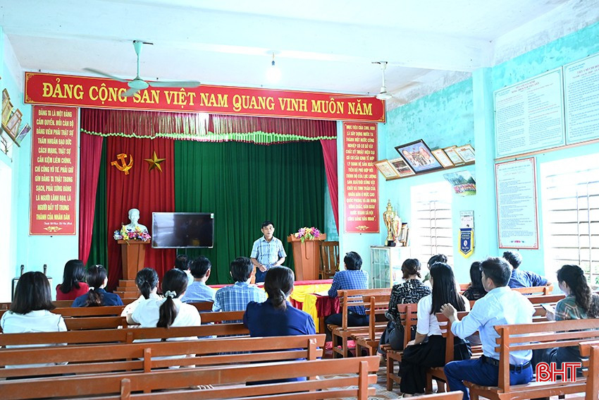 Chi bộ thôn 7, xã Cẩm Lạc mới sinh hoạt góp ý dự thảo báo cáo chính trị đại hội đảng bộ xã. bqbht_br_dsc-7725-copy.jpg