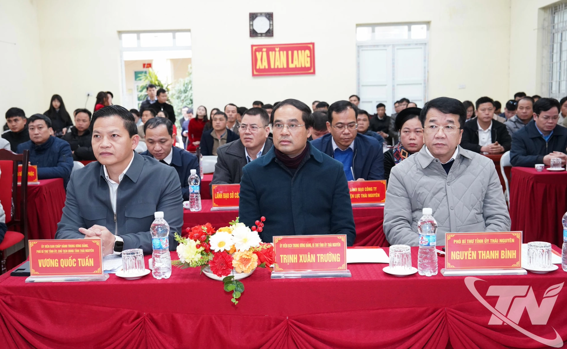 Các đồng chí lãnh đạo tỉnh và đại biểu dự Hội nghị.