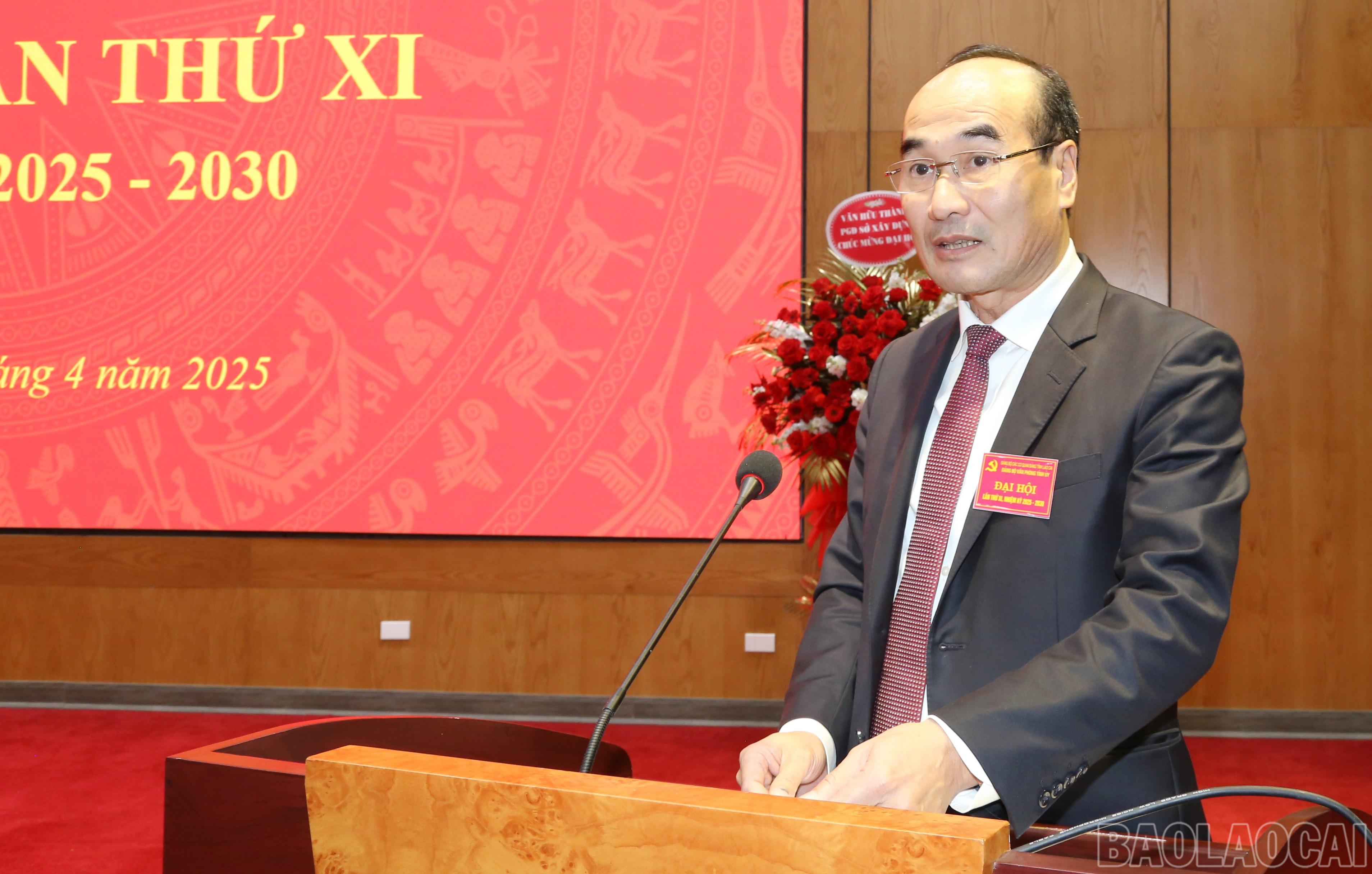 Đồng chí Vũ Xuân Cường, Phó Bí thư Thường trực Tỉnh ủy, Bí thư Đảng ủy Các cơ quan Đảng tỉnh phát biểu chỉ đạo tại đại hội. baolaocai-br_img-0432.jpg