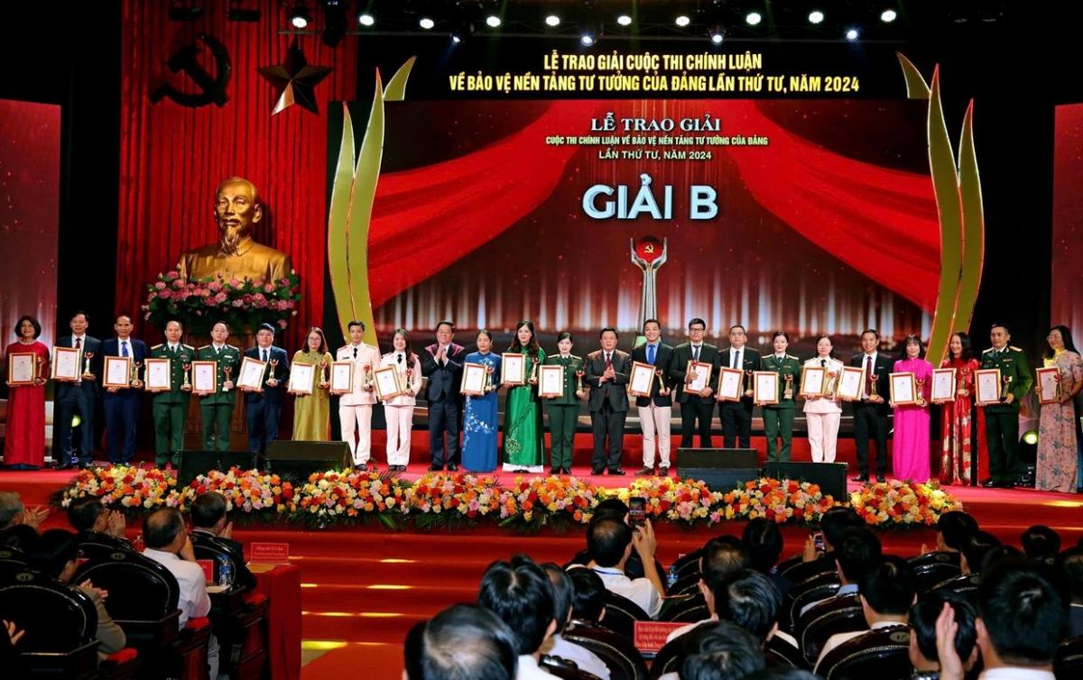 Trong mọi giai đoạn cách mạng, Đảng ta biệt quan tâm đến công tác bảo vệ Đảng, bảo vệ nền tảng tư tưởng của Đảng.