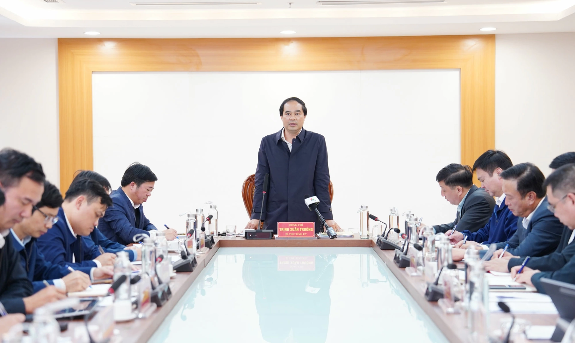 Đồng chí Bí thư Tỉnh ủy Trịnh Xuân Trường chủ trì buổi làm việc với Ban Quản lý các KCN và lãnh đạo các xã, phường phía Nam tỉnh.