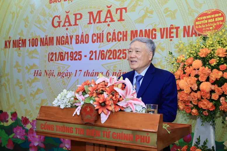 Phó Thủ tướng Thường trực Chính phủ thăm, chúc mừng Cổng TTĐT Chính phủ nhân kỷ niệm 100 năm Báo chí Cách mạng Việt Nam- Ảnh 1.