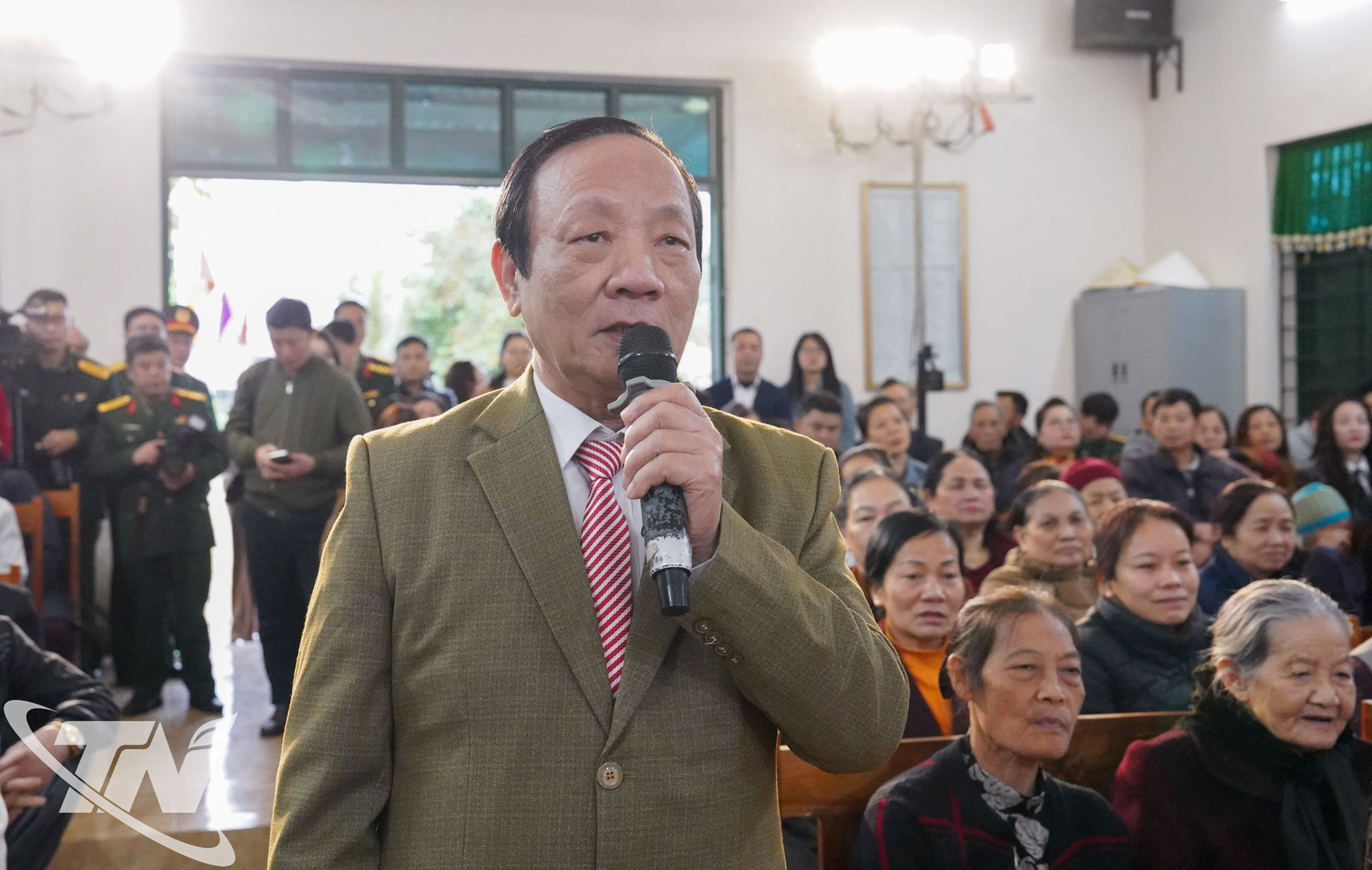 Cử tri nhận xét về người được giới thiệu ứng cử.