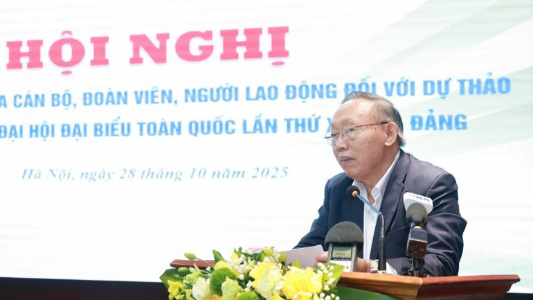 Hội nghị lấy ý kiến góp ý của cán bộ, đoàn viên, người lao động đối với Dự thảo văn kiện trình Đại hội Đảng. (Ảnh: NGUYỄN HẢI)