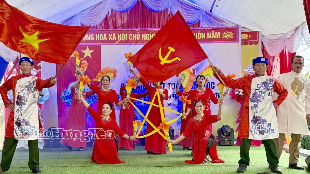  Tiết mục văn nghệ chào mừng Ngày hội Đại đoàn kết toàn dân tộc của nhân dân thôn Đông Thành.