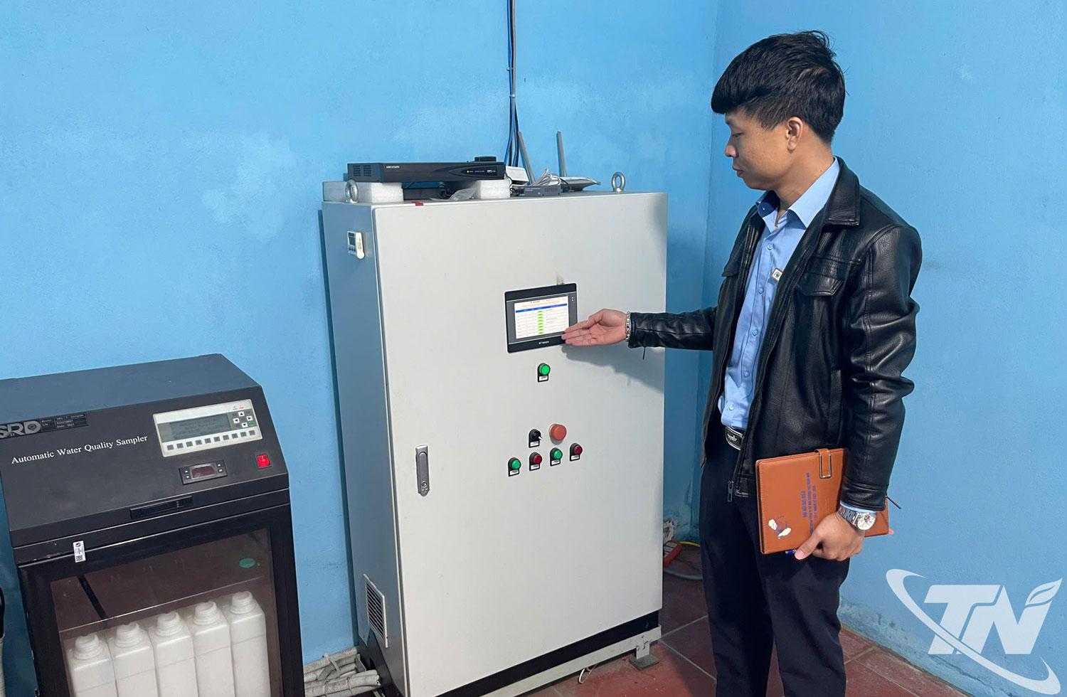 Thiết bị quan trắc tự động ở Công ty CP Môi trường Việt Xuân Mới (phường Phúc Thuận).