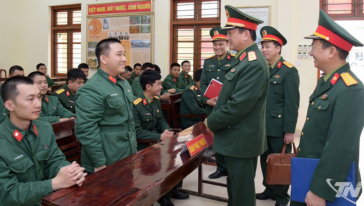 Trung tướng La Công Phương, Ủy viên Trung ương Đảng, Bí thư Đảng ủy, Chính ủy Quân khu 1 kiểm tra nhận thức của cán bộ, chiến sĩ Lữ đoàn 601 về công tác chuẩn bị và tổ chức bầu cử đại biểu Quốc hội khóa XVI và đại biểu Hội đồng nhân dân các cấp nhiệm kỳ 2026-2031.