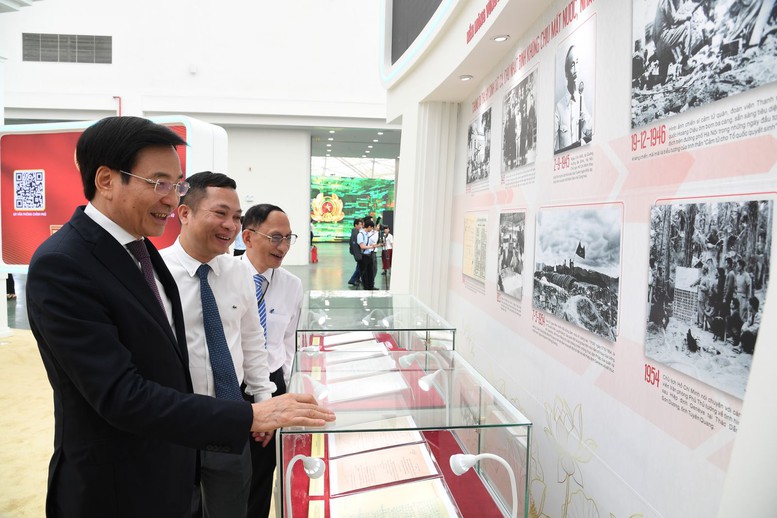 Triển lãm ‘Văn phòng Chính phủ - 80 năm đồng hành cùng dân tộc’- Ảnh 4. Triển lãm ‘Văn phòng Chính phủ - 80 năm đồng hành cùng dân tộc’- Ảnh 4.
