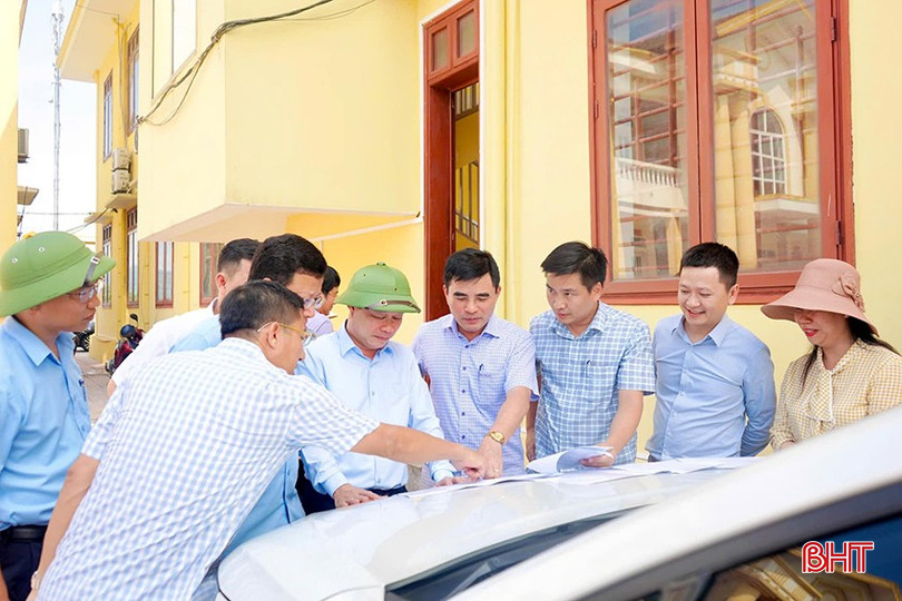 Lãnh đạo thị xã Kỳ Anh kiểm tra thực tế cơ sở vật chất tại các trụ sở xã, phường trên địa bàn. bqbht_br_ka-f2.jpg