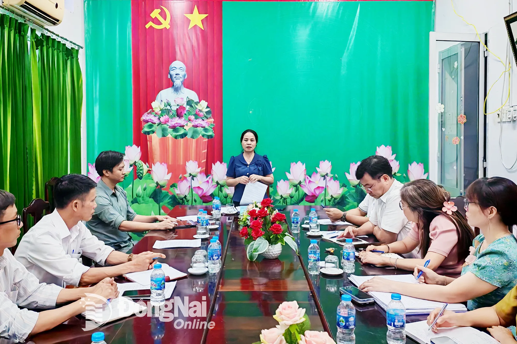 Thầy thuốc Ưu tú, bác sĩ chuyên khoa II Đỗ Thị Nguyên, Giám đốc Sở Y tế, phát biểu tại buổi làm việc với lãnh đạo Trung tâm Y tế khu vực Bù Đốp. Ảnh: CTV