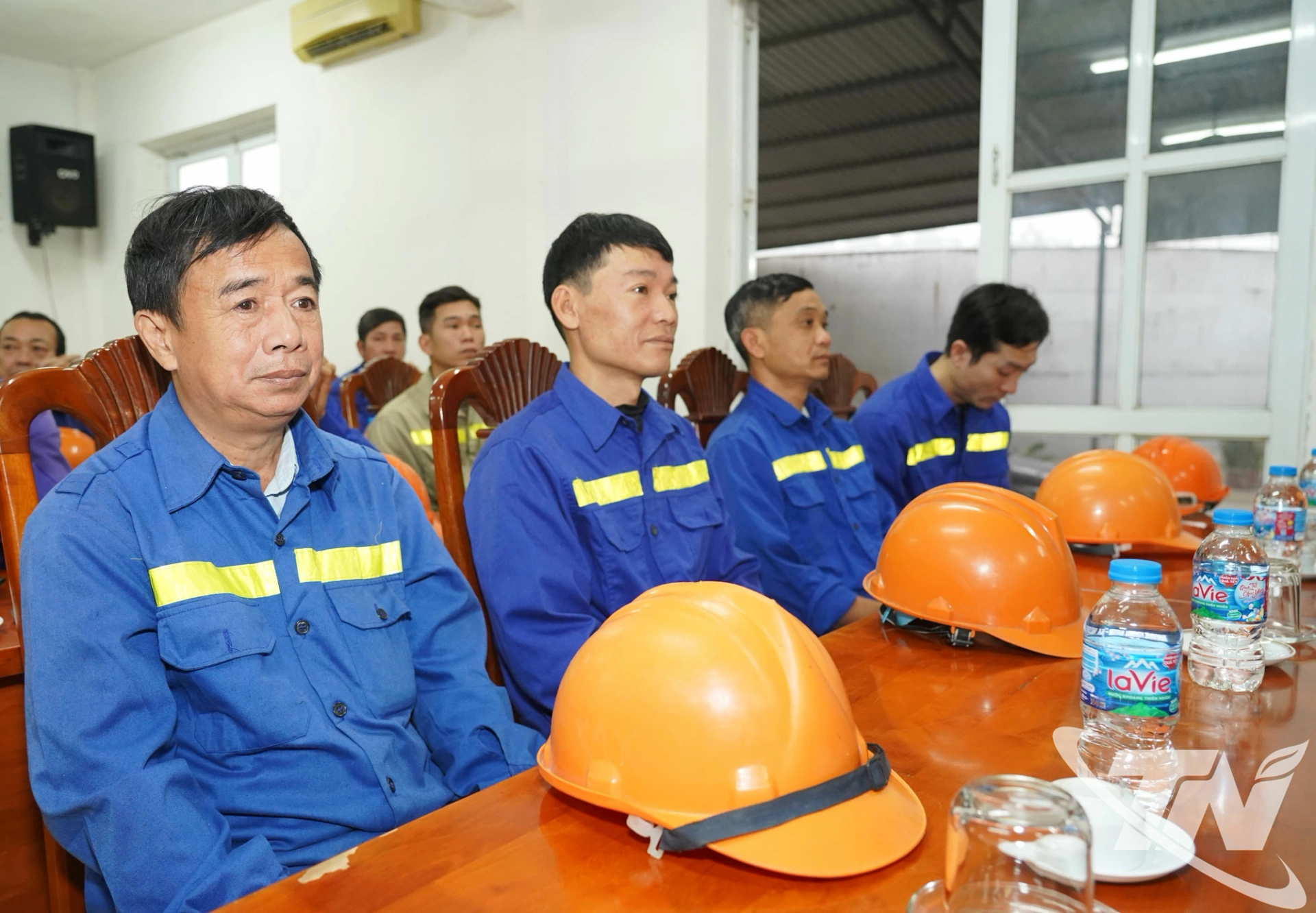 Cán bộ, nhân viên Công ty TNHH Một thành viên Thoát nước và Phát triển hạ tầng đô thị Thái Nguyên.