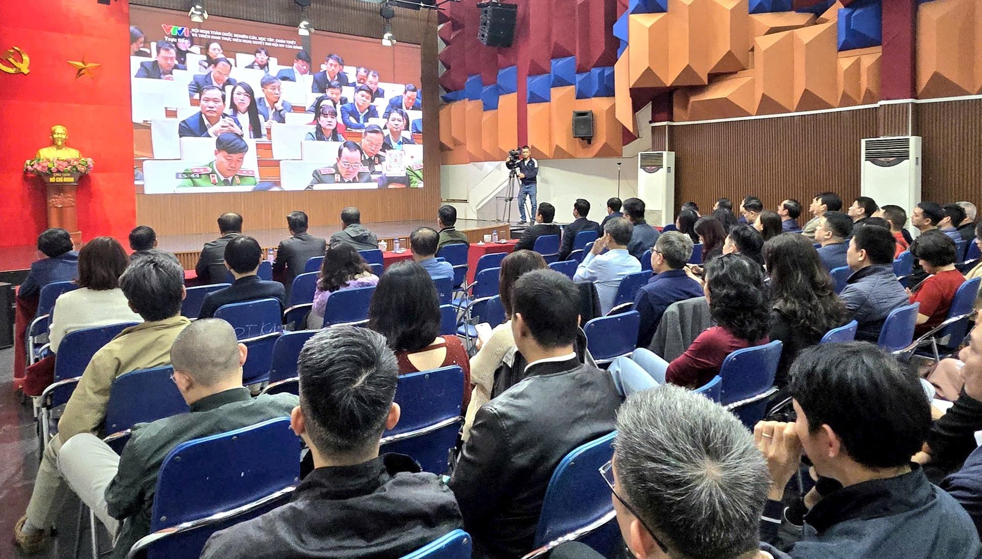 Việc nghiêm túc tham gia học tập, quán triệt Nghị quyết là cơ sở quan trọng để Cơ quan Báo và Phát thanh, Truyền hình Hà Nội nhận thức đầy đủ hơn về vai trò, trách nhiệm của báo chí Thủ đô trong giai đoạn phát triển mới. Ảnh: PV