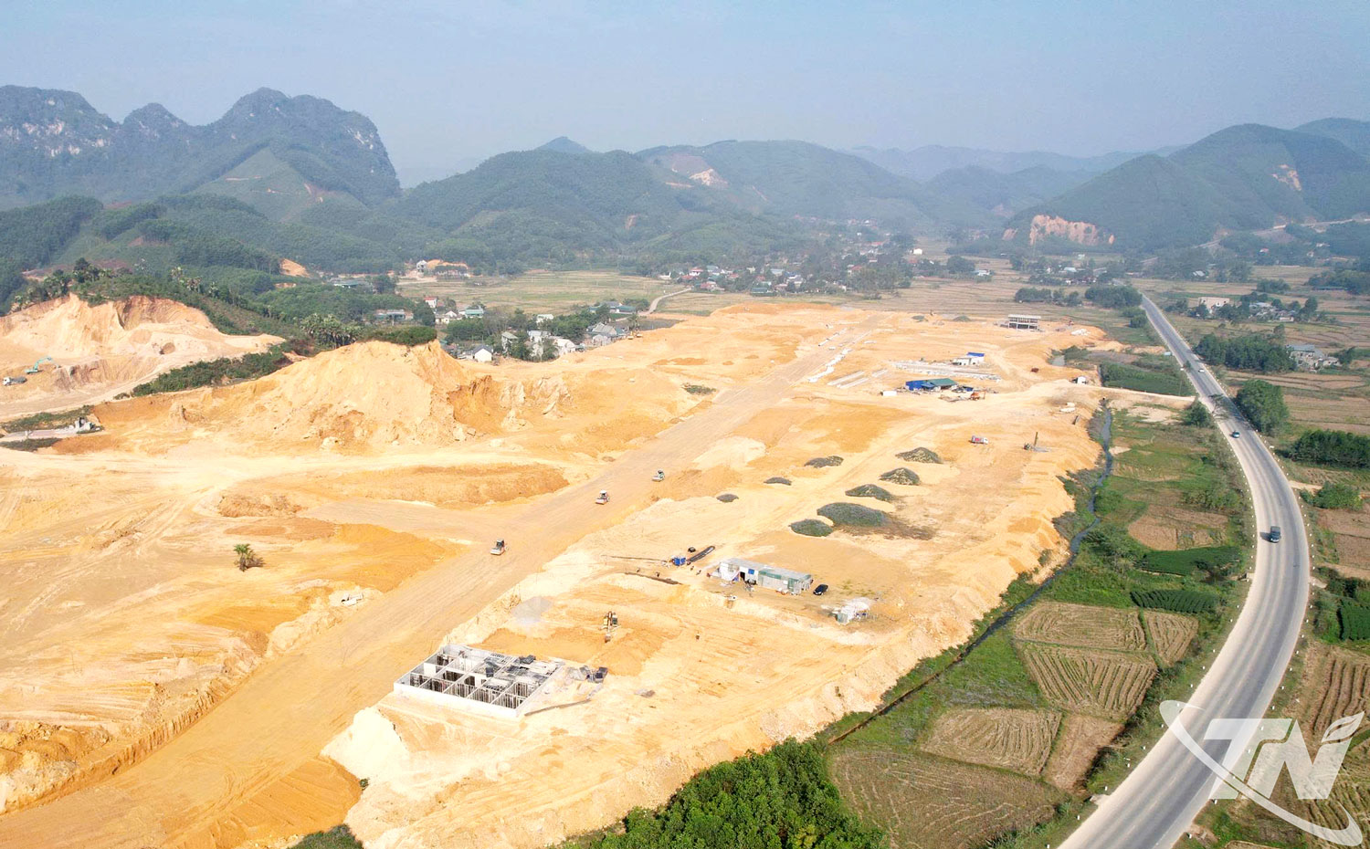 Cụm công nghiệp Yên Lạc (xã Phú Lương) có diện tích trên 25ha, nằm sát tuyến đường Thái Nguyên - Chợ Mới, đang được đẩy nhanh tiến độ thi công hạ tầng, hứa hẹn thu hút nhiều doanh nghiệp đầu tư thứ cấp có quy mô lớn.