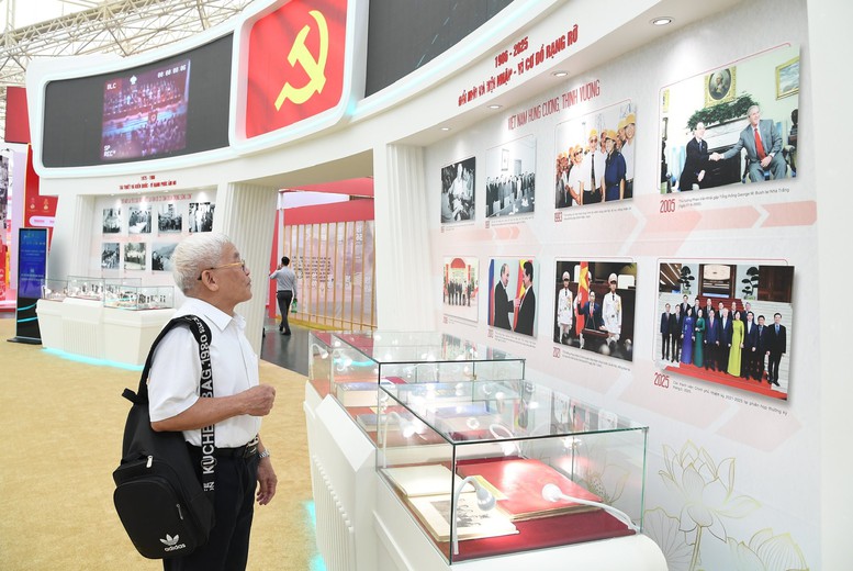 Triển lãm ‘Văn phòng Chính phủ - 80 năm đồng hành cùng dân tộc’- Ảnh 6. Triển lãm ‘Văn phòng Chính phủ - 80 năm đồng hành cùng dân tộc’- Ảnh 6.