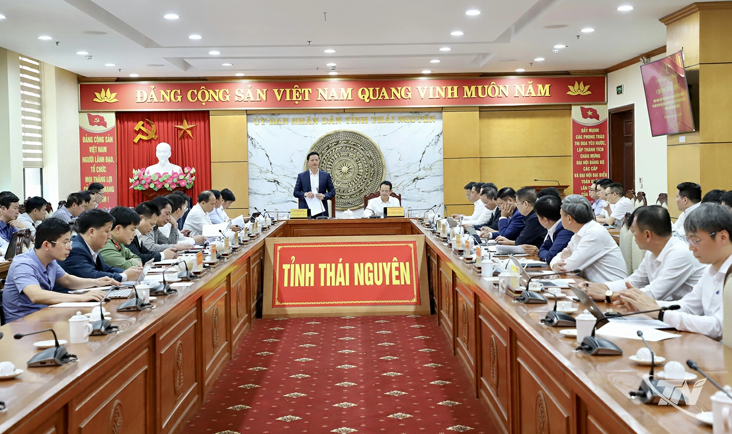 Quang cảnh buổi làm việc