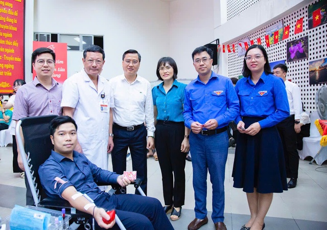 Khai mạc ngày hội hiến máu Khai mạc ngày hội hiến máu