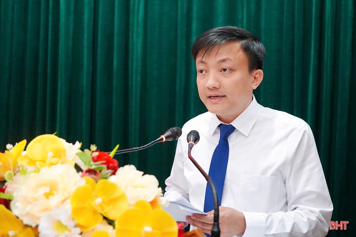 Phó Bí thư Đảng ủy - Chủ tịch UBND phường Sông Trí Phan Văn Quang triển khai các nhiệm vụ trọng tâm 6 tháng cuối năm. bqbht_br_z6782537963403-e27a49d21dbd7b3bb1f65a9b017b0d5f.jpg