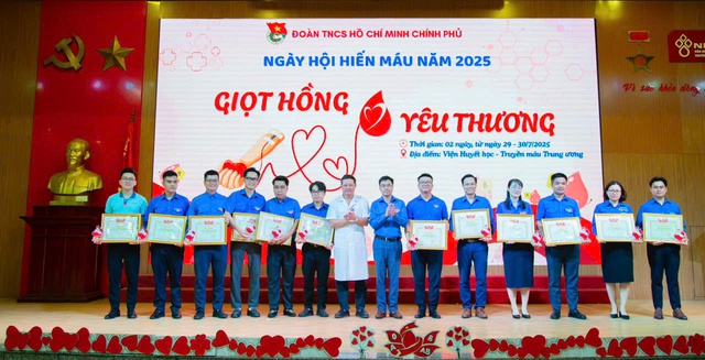 Khai mạc ngày hội hiến máu Khai mạc ngày hội hiến máu